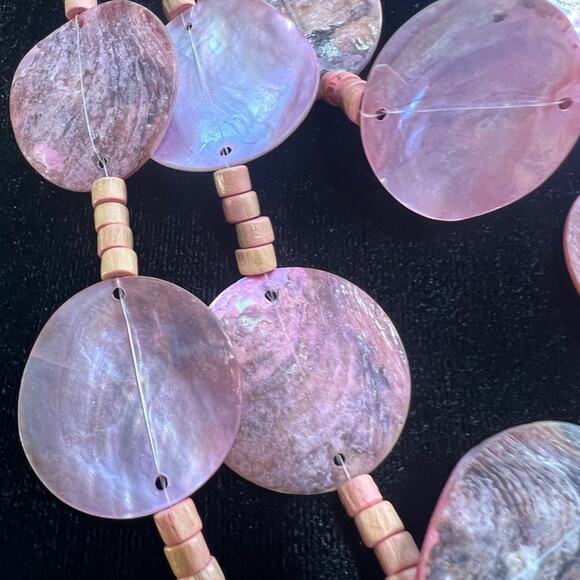 CORAL COLOR MOTHER OF PEARL AND BEADED STATEMENT NECKLACE 3 STRAND VINTAGE - Picture 10 of 10